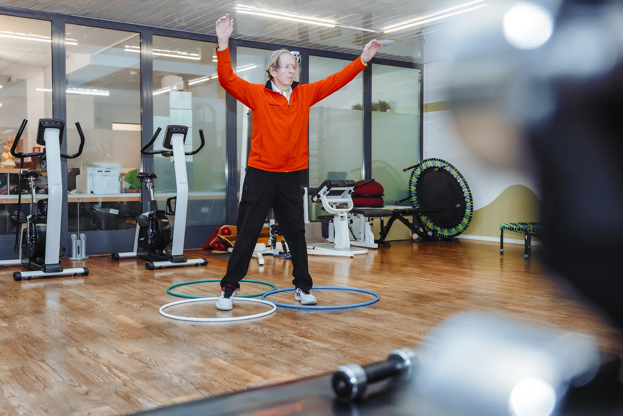 Übung bei der Parkinson-Therapie, Gesundheitspraxis Löwen Center in Luzern