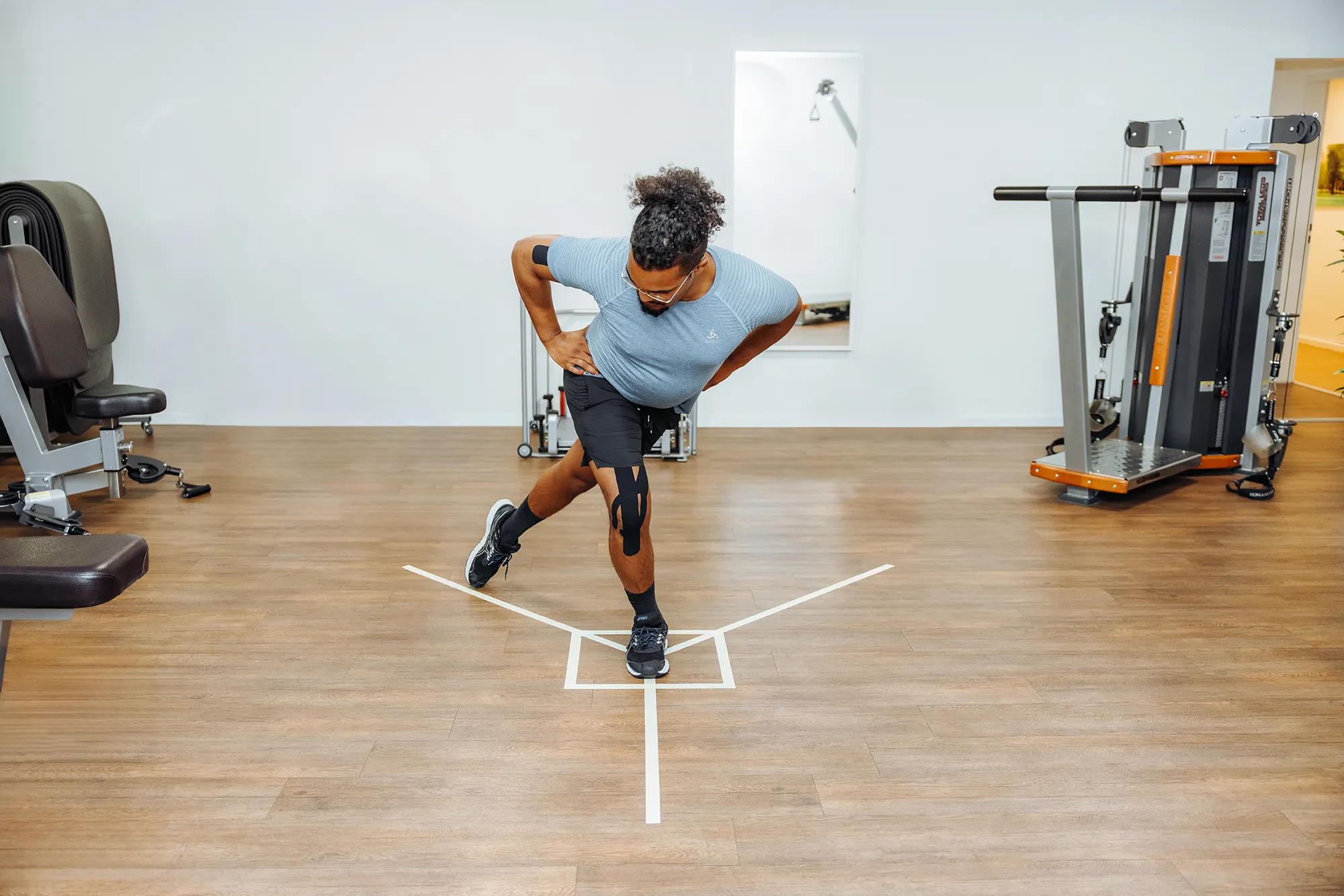 Physio-Check Übung im Raum, Gesundheitspraxis Löwen Center in Luzern