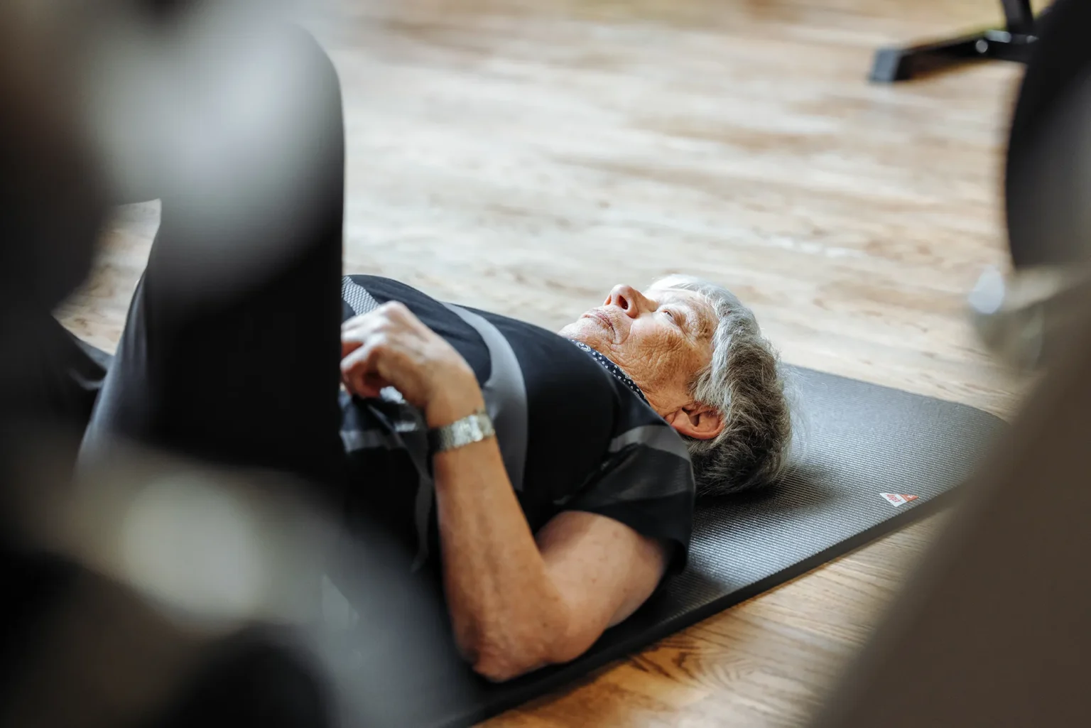 Seniorengymnastik: Übung auf der Matte, Gesundheitspraxis Löwen Center in Luzern