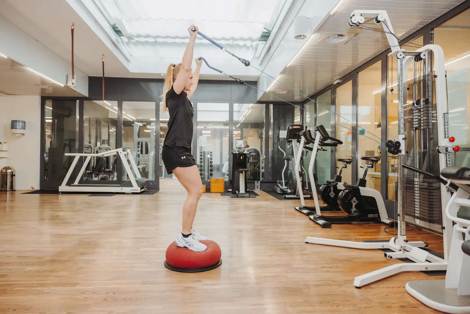 Zirkeltraining an Geräten in der Gesundheitspraxis Löwen Center in Luzern